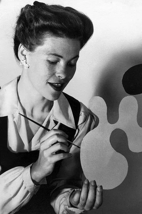 Ray Eames interpretando a Self (archive footage)