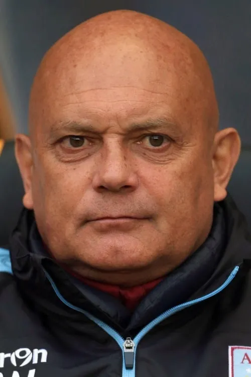 Ray Wilkins interpretando a Self