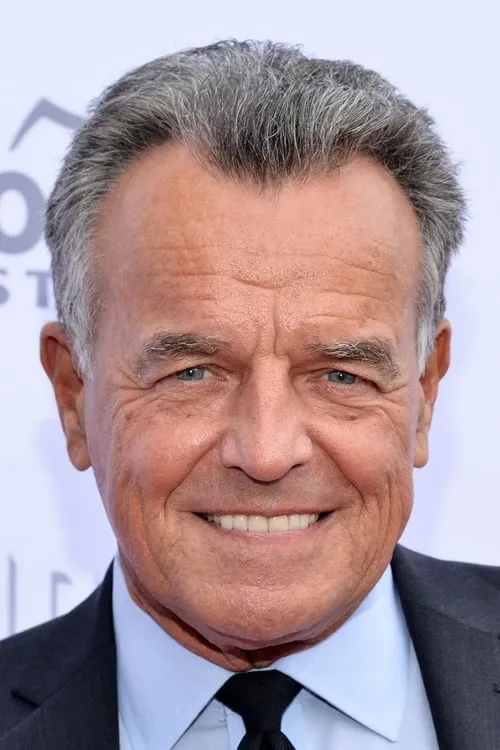 Ray Wise interpretando a J.B.