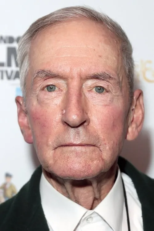 Raymond Briggs interpretando a Himself