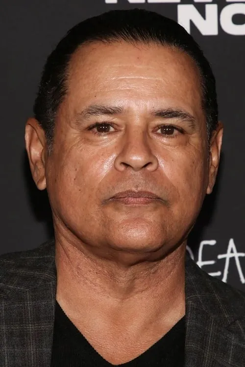 Raymond Cruz interpretando a El Diablo