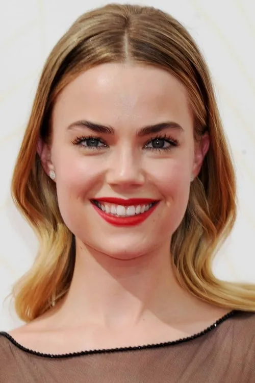 Rebecca Rittenhouse interpretando a Serena Lange