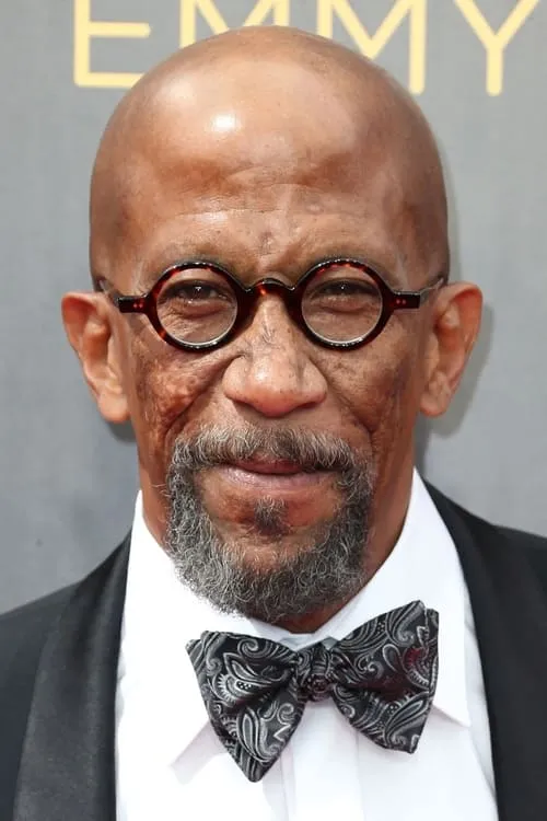 Reg E. Cathey interpretando a Pope Dixon