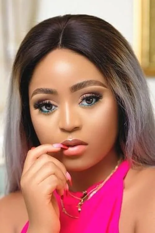 Regina Daniels interpretando a Kenya