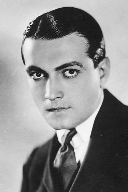 Richard Barthelmess interpretando a Peter Newbolt (father) / John Newbolt