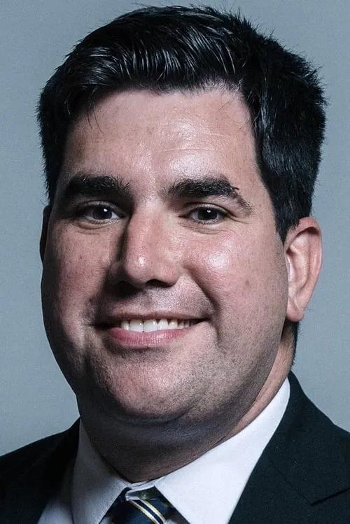 Richard Burgon interpretando a Self