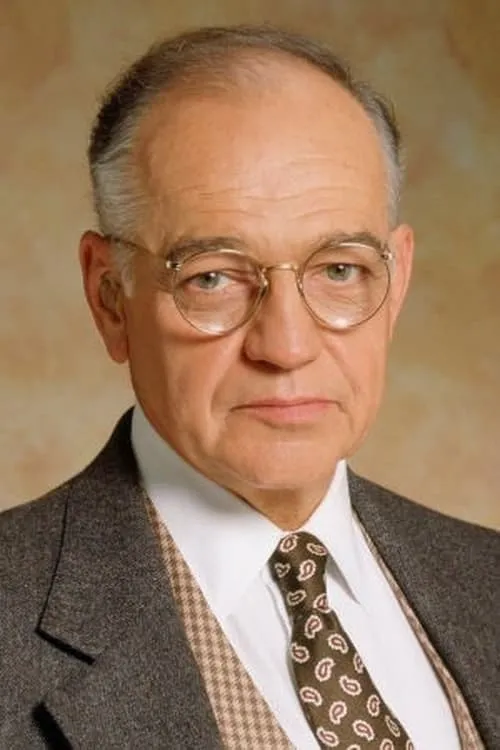 Richard Dysart interpretando a Leland McKenzie