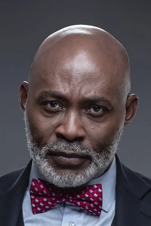 Richard Mofe-Damijo interpretando a RMD