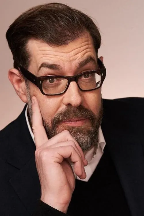 Richard Osman interpretando a Himself - Panelist