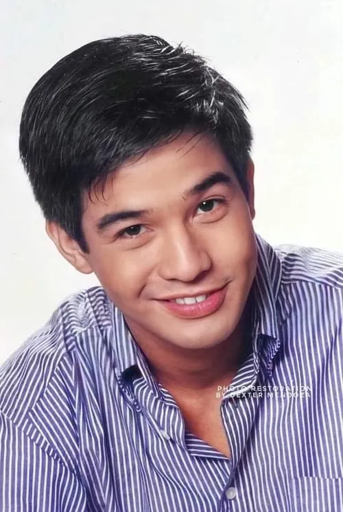 Rico Yan interpretando a Ricky Salveron