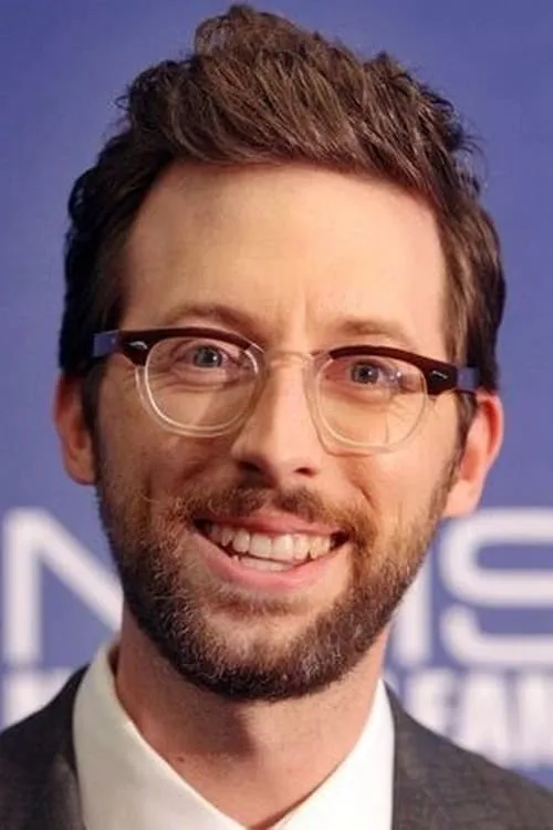 Rob Kerkovich interpretando a Handyman (segment 'Flesh Computer')