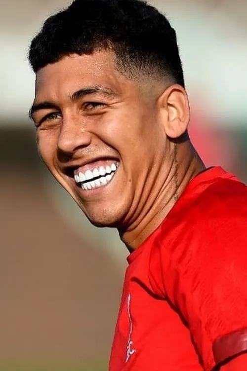 Roberto Firmino interpretando a Himself