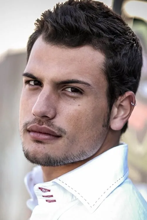 Actor Roberto Urbina