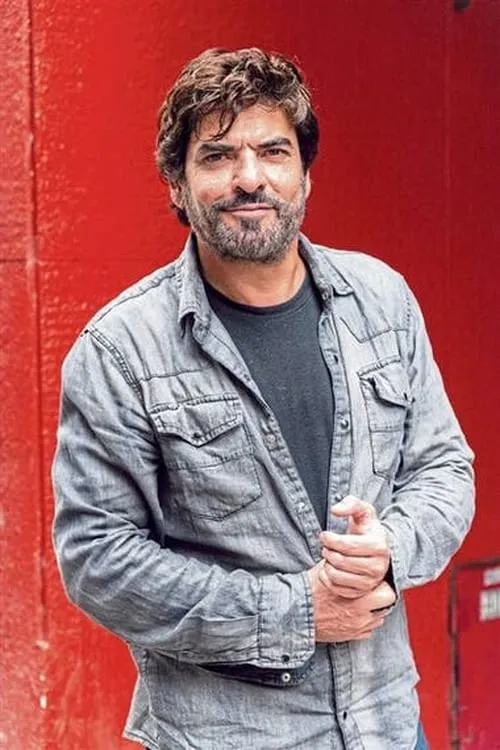 Actor Roberto Vallejos