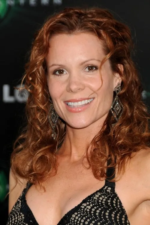 Robyn Lively interpretando a Becky Carson