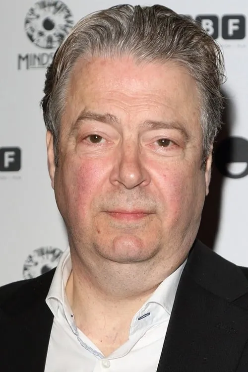 Roger Allam interpretando a Charles - Deputy Headmaster