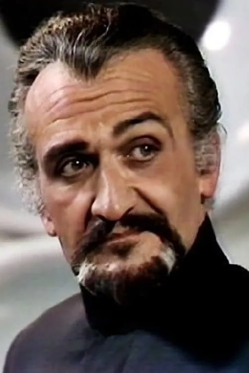 Roger Delgado interpretando a Talibh