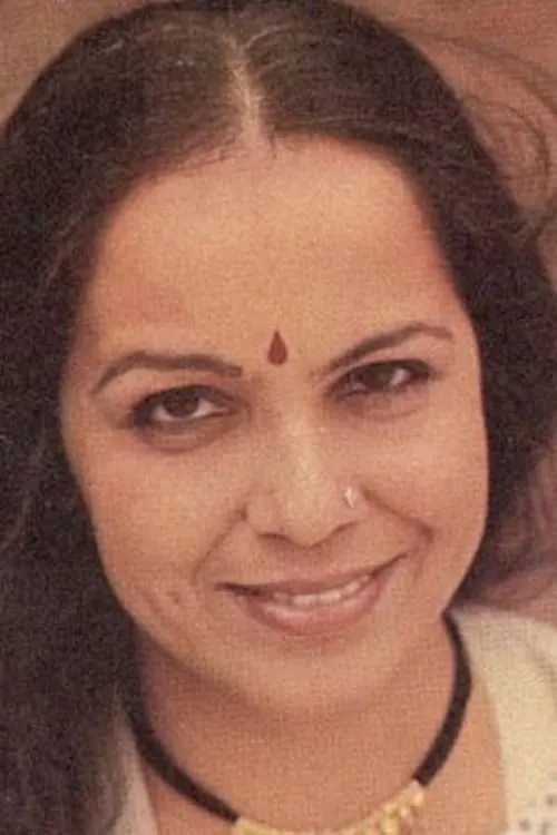 Rohini Hattangadi interpretando a Kasturi