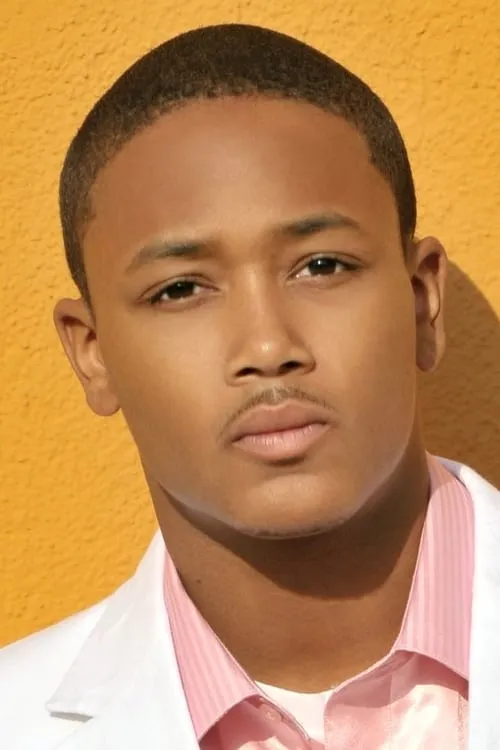 Romeo Miller interpretando a Damon