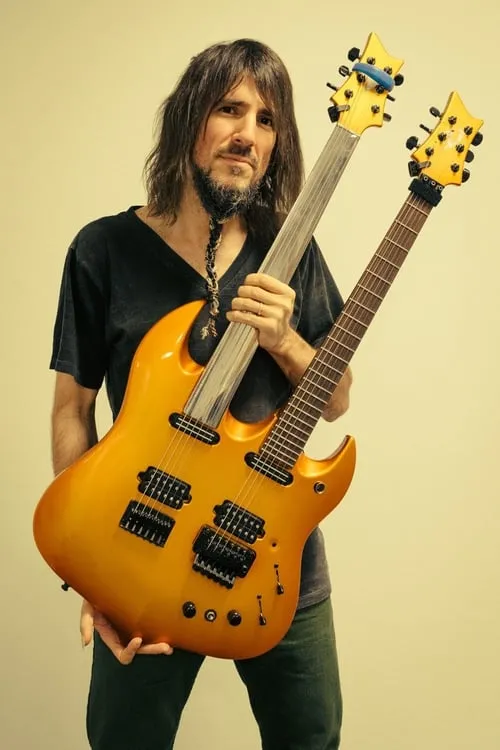 Ron 'Bumblefoot' Thal interpretando a Jack Hayes