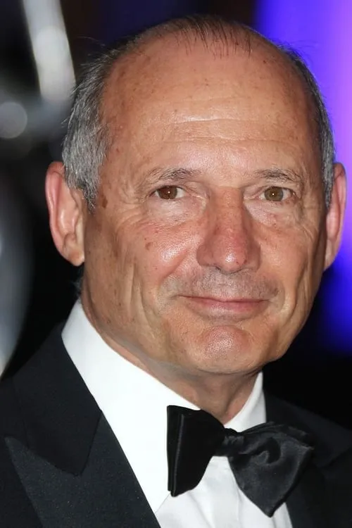 Ron Dennis interpretando a Self