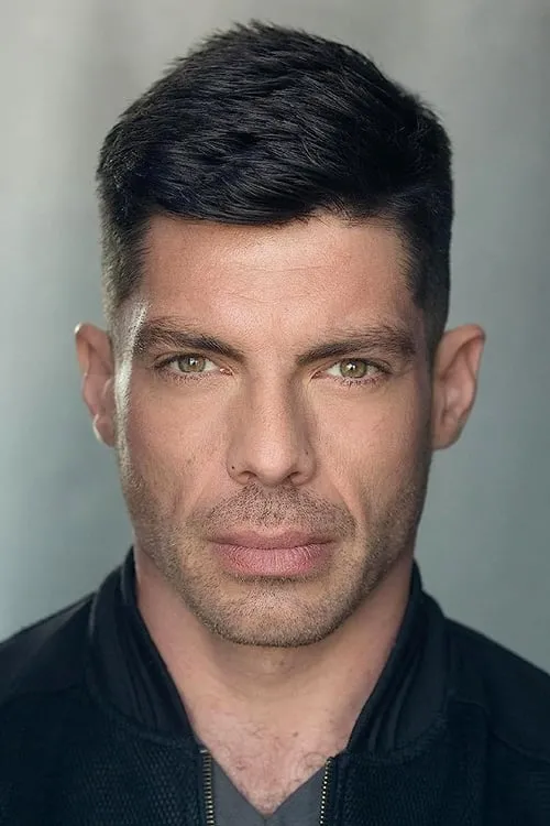 Foto de perfil del actor Ronan Summers en el reparto