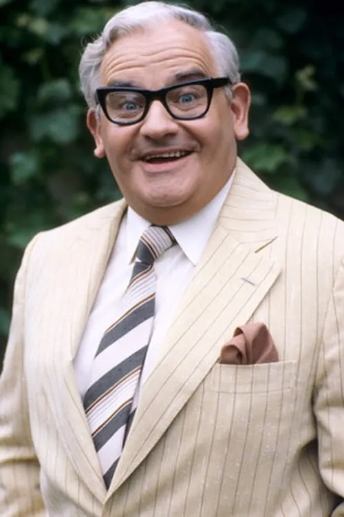 Ronnie Barker interpretando a The General