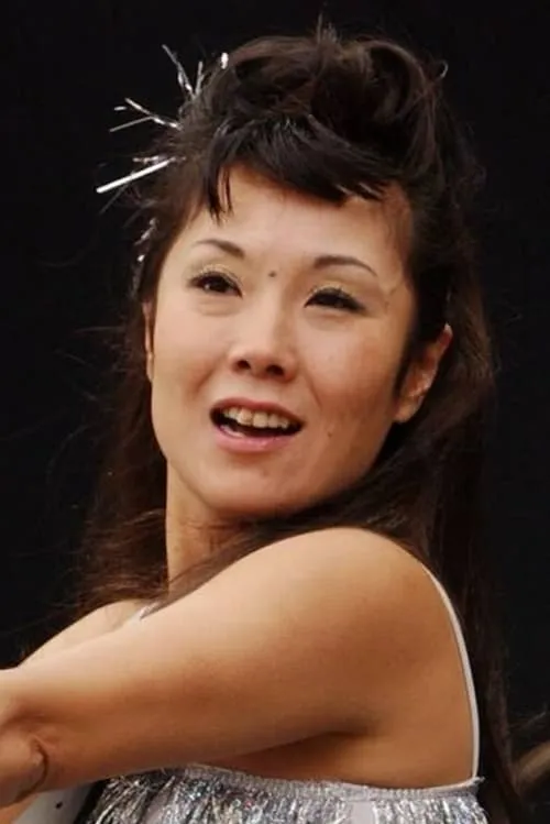 Ronnie Yoshiko Fujiyama interpretando a 