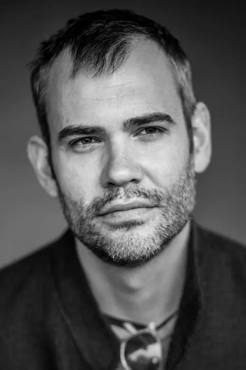 Rossif Sutherland interpretando a Gavin