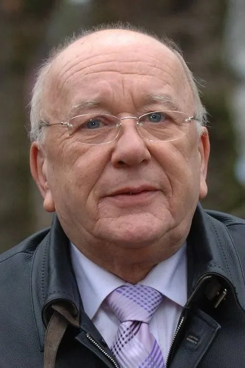 Roy Barraclough interpretando a Estate Agent