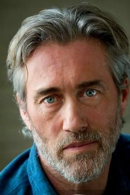 Roy Dupuis interpretando a Christian