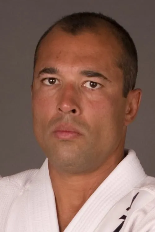 Royce Gracie interpretando a Self