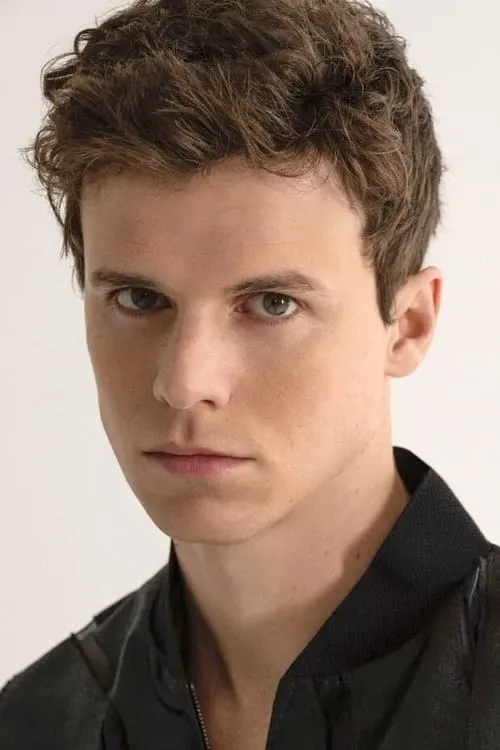 Foto de perfil del actor Ruairí O'Connor en el reparto