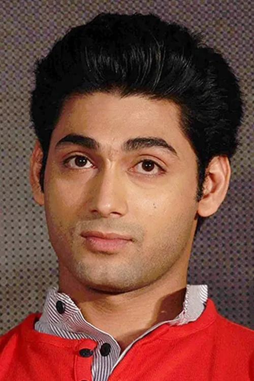 Ruslaan Mumtaz interpretando a Rahul Thakral