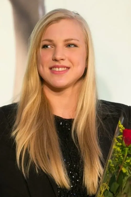 Rūta Meilutytė interpretando a Herself