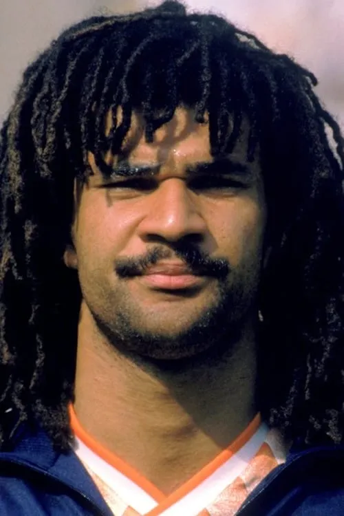 Ruud Gullit interpretando a Self