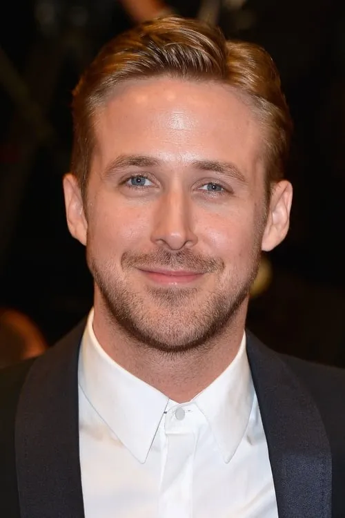 Ryan Gosling interpretando a Julian