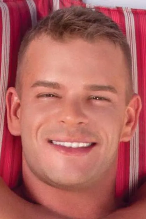 Rylan Knox interpretando a 