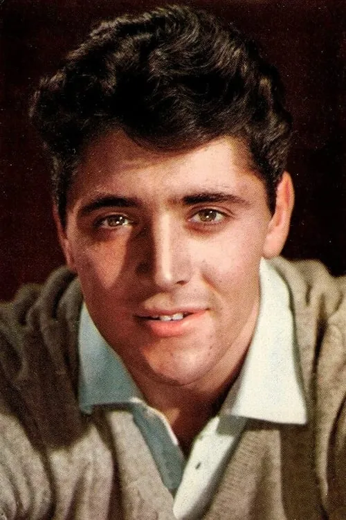 Sacha Distel interpretando a Bernard