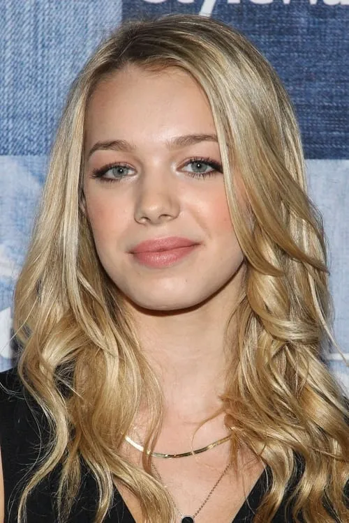 Sadie Calvano interpretando a Erin Cornyn