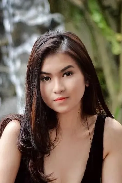 Actor Safira Kaunang