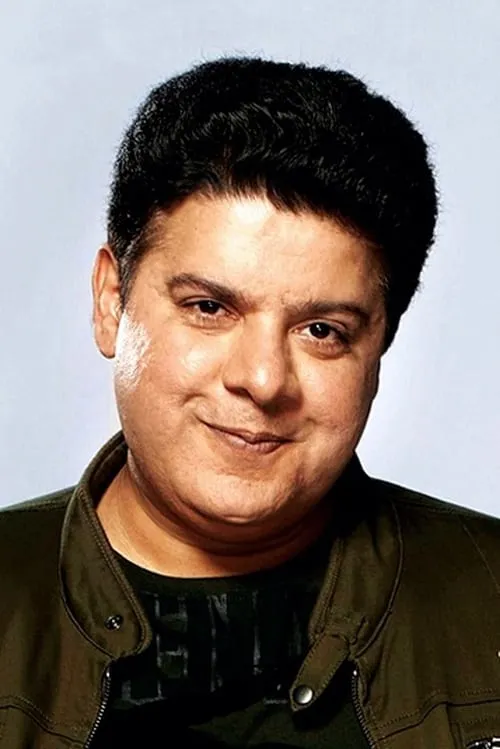 Sajid Khan interpretando a Raji