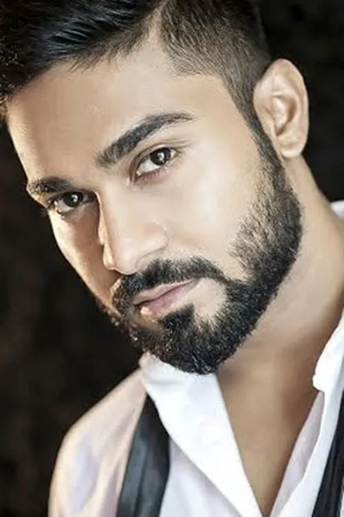 Salman Yusuff Khan interpretando a Pallav