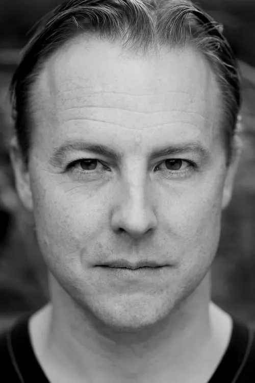 Samuel West interpretando a Rupert McKay