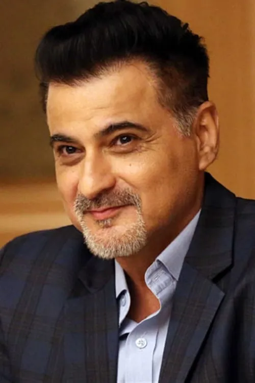 Sanjay Kapoor interpretando a Mr Fundwani