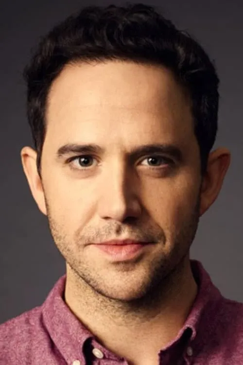 Santino Fontana interpretando a Charlie