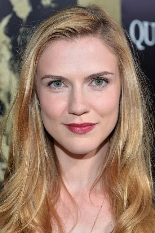 Sara Canning interpretando a Madeline Baggett