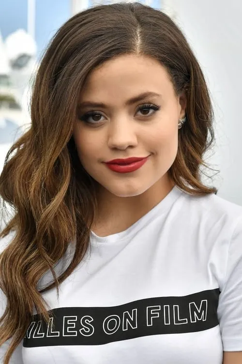 Sarah Jeffery interpretando a Audrey