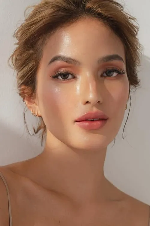 Actor Sarah Lahbati