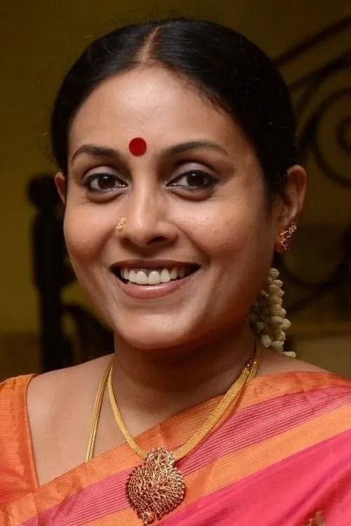 Saranya Ponvannan interpretando a Narmada